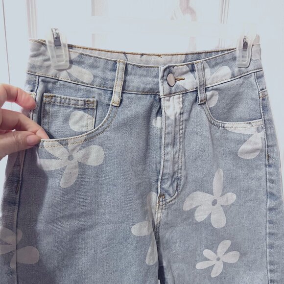 Shein Flower Power 70"s Hippie Print-Jean/Denim Shorts-Floral-Sz. XS-Distressed - Picture 5 of 10